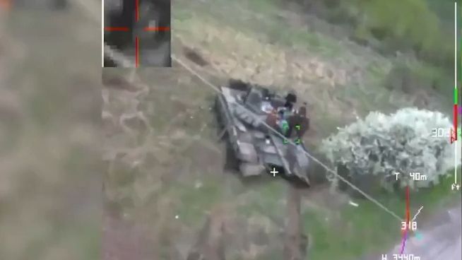 Podívejte se na záběry, jak útočí „kamikaze drony“ na Ukrajině